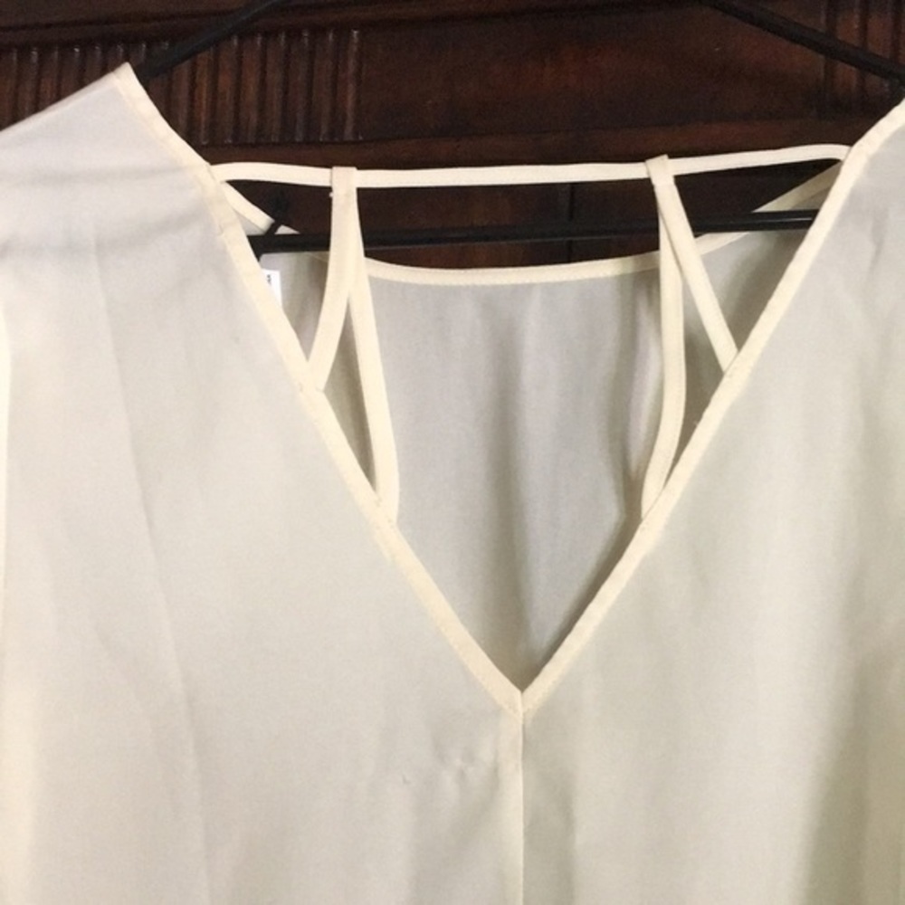 LOVE RICHE Ivory bell sleeves top - Picture 4 of 7